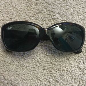Authentic Ray-Ban JACKIE OHH RB4101
Women's Sunglasses - Light Havana